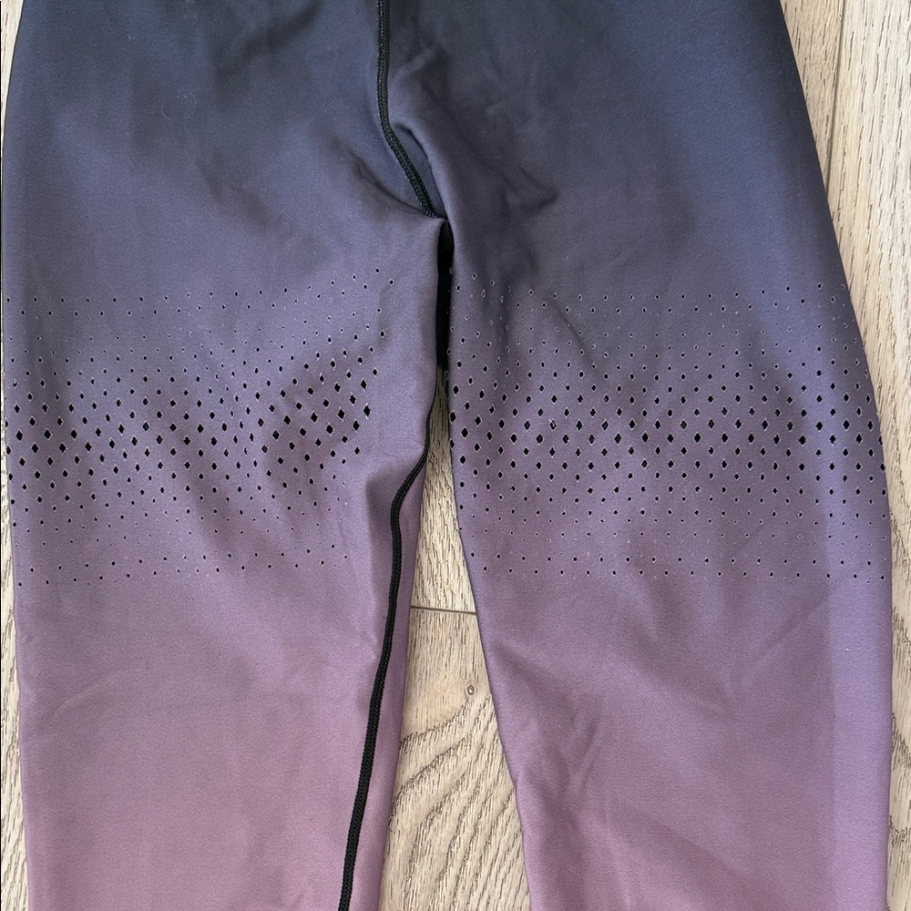 Ultracor Leggings in Black and pink Gradient - Picture 4 of 9